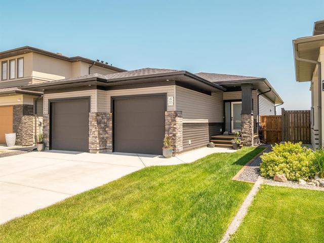 335 Canyon Meadows Road W, House detached with 4 bedrooms, 2 bathrooms and 4 parking in Lethbridge AB | Image 2