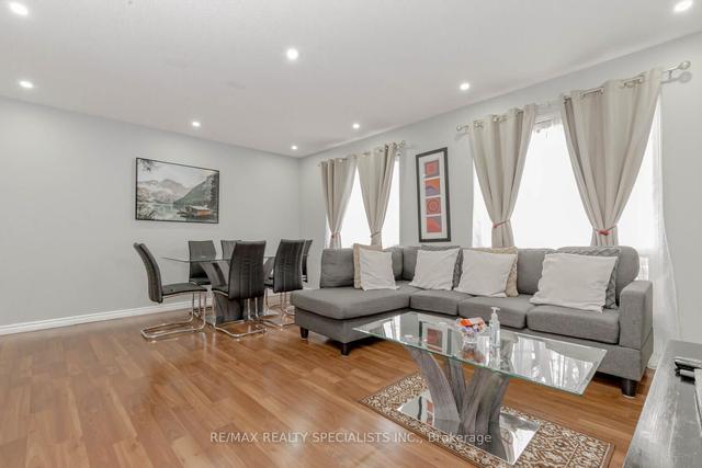 29 Sandringham Crt, Townhouse with 3 bedrooms, 2 bathrooms and 2 parking in Brampton ON | Image 14