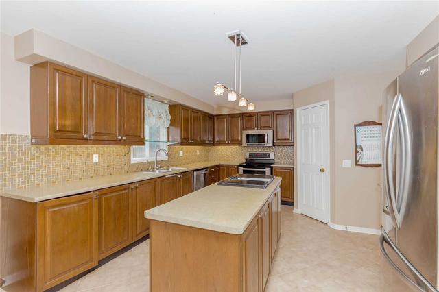 14 Levine Crt, House detached with 5 bedrooms, 3 bathrooms and 6 parking in Brampton ON | Image 13