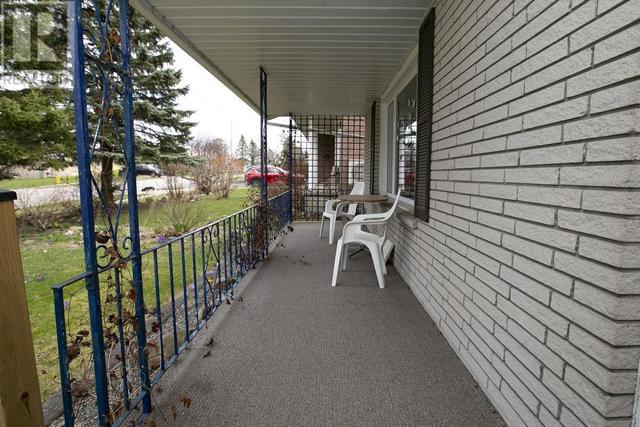 33 Huntington Pk, House detached with 4 bedrooms, 2 bathrooms and null parking in Sault Ste. Marie ON | Image 3