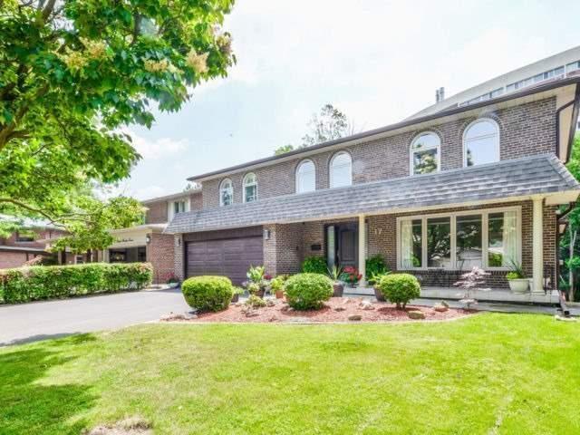 17 Strath Humber Crt, House detached with 4 bedrooms, 4 bathrooms and 4 parking in Toronto ON | Image 1