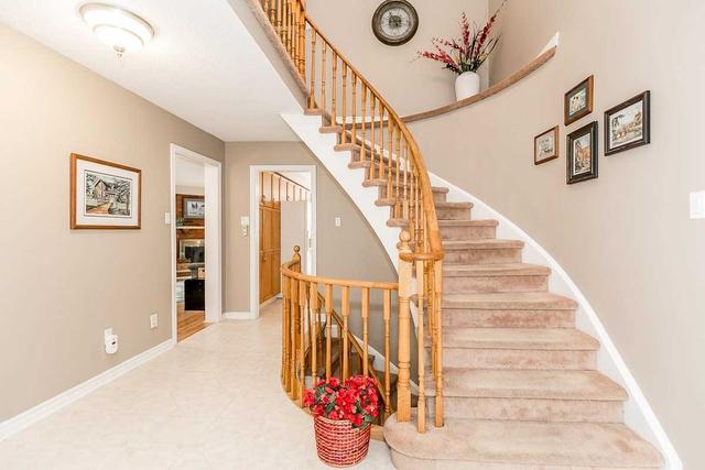 264 Elman Cres, House detached with 4 bedrooms, 3 bathrooms and 6 parking in Newmarket ON | Image 34
