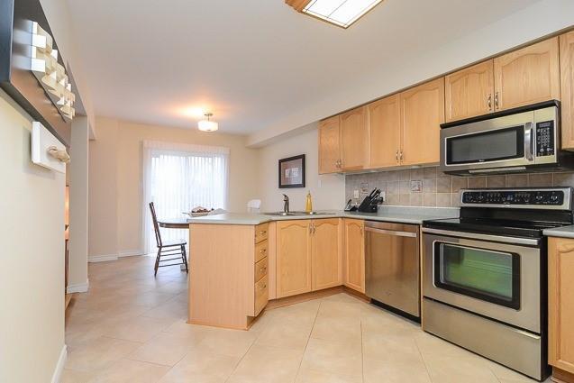1003 Grandlea Crt, House detached with 3 bedrooms, 3 bathrooms and 4 parking in Oshawa ON | Image 6