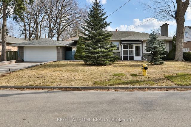 59 Walwyn Ave, House detached with 3 bedrooms, 2 bathrooms and 2 parking in Toronto ON | Image 1