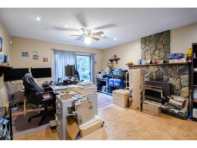 8670 E Tulsy Crescent, House detached with 3 bedrooms, 3 bathrooms and 4 parking in Surrey BC | Image 4