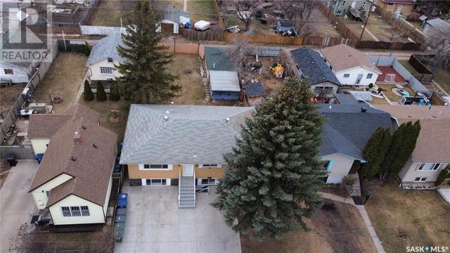 331 Y Avenue S, House detached with 7 bedrooms, 2 bathrooms and null parking in Saskatoon SK | Image 2