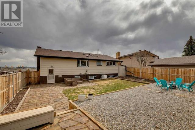 252 Cantrell Drive Sw, House detached with 4 bedrooms, 2 bathrooms and 4 parking in Calgary AB | Image 24