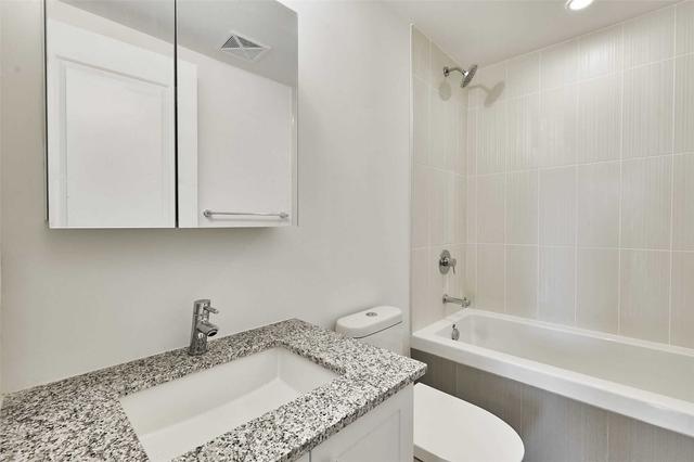 205 - 9618 Yonge St, Condo with 2 bedrooms, 2 bathrooms and 2 parking in Richmond Hill ON | Image 7