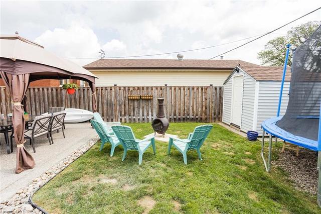 100 Eighth Avenue, House detached with 3 bedrooms, 2 bathrooms and 7 parking in Brantford ON | Image 26