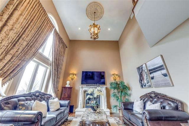 2379 Darlington Trail, House detached with 4 bedrooms, 4 bathrooms and 4 parking in Oakville ON | Image 5