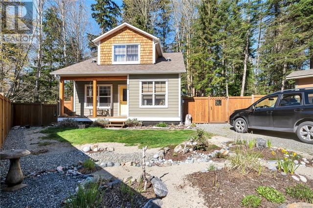 680 Cove Cres N, House detached with 2 bedrooms, 2 bathrooms and 2 parking in Strathcona C BC | Image 2