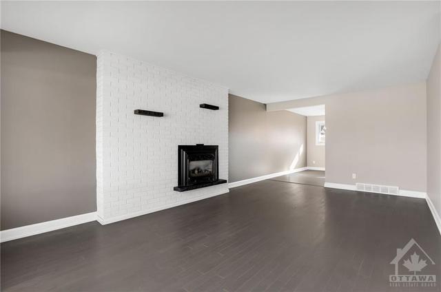 1347 Erindale Drive, Home with 3 bedrooms, 2 bathrooms and 2 parking in Ottawa ON | Image 11