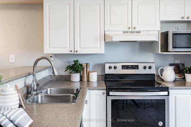 305 - 1441 Walkers Line, Condo with 1 bedrooms, 1 bathrooms and 1 parking in Burlington ON | Image 3