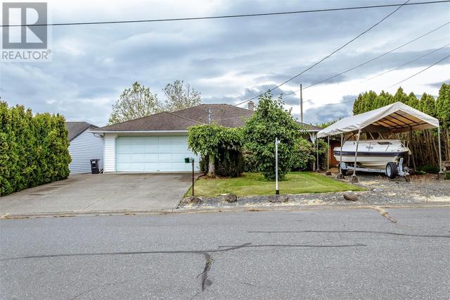 760 Lilac Dr, House detached with 3 bedrooms, 2 bathrooms and 2 parking in Parksville BC | Card Image