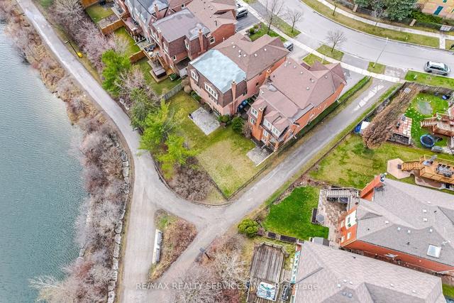 33 Lakeridge Dr, House detached with 4 bedrooms, 5 bathrooms and 4 parking in Brampton ON | Image 32
