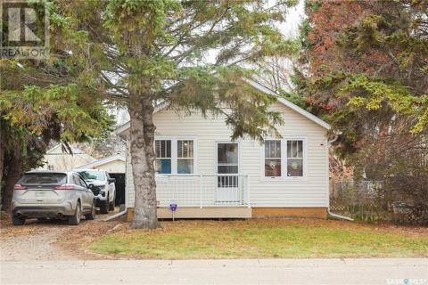 973 12th Street W, House detached with 2 bedrooms, 1 bathrooms and null parking in Prince Albert SK | Card Image