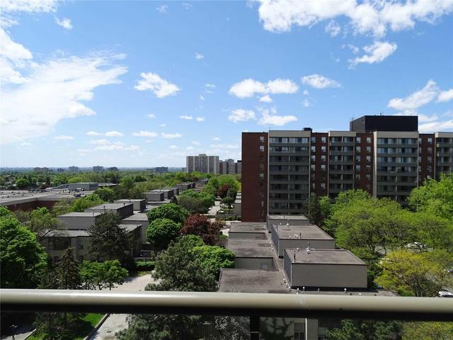 807 - 1 Four Winds Dr, Condo with 3 bedrooms, 2 bathrooms and 1 parking in Toronto ON | Image 1