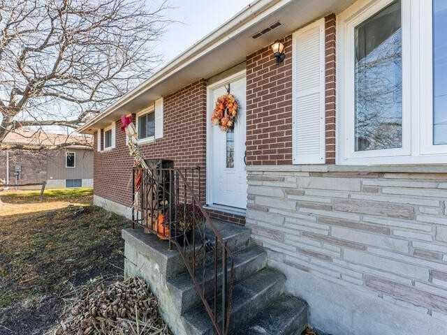 3817 Hwy 2, House detached with 2 bedrooms, 2 bathrooms and 7 parking in Clarington ON | Image 12