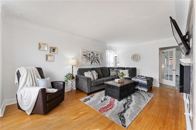 52 East 36th Street, House detached with 4 bedrooms, 1 bathrooms and 3 parking in Hamilton ON | Image 3