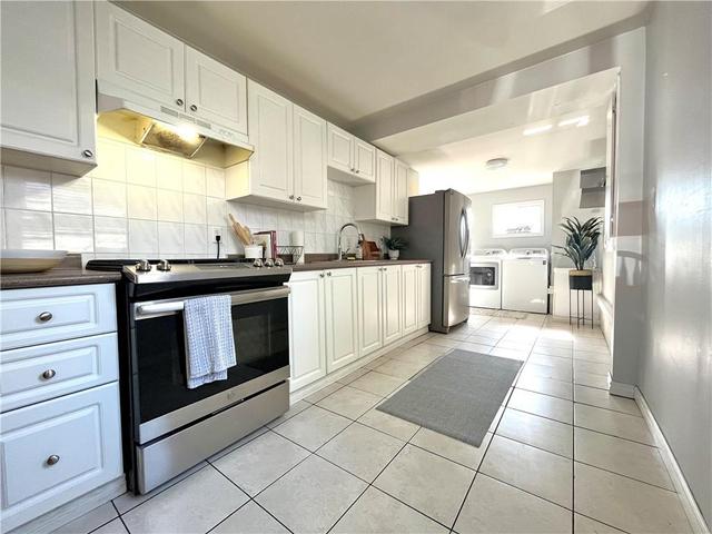 65 East 35th Street, House detached with 3 bedrooms, 1 bathrooms and 4 parking in Hamilton ON | Image 4