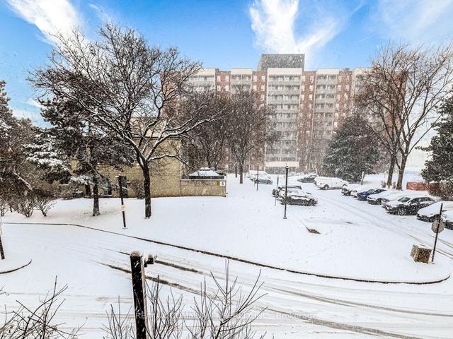 208 - 1 Four Winds Dr, Condo with 3 bedrooms, 2 bathrooms and 1 parking in Toronto ON | Image 12