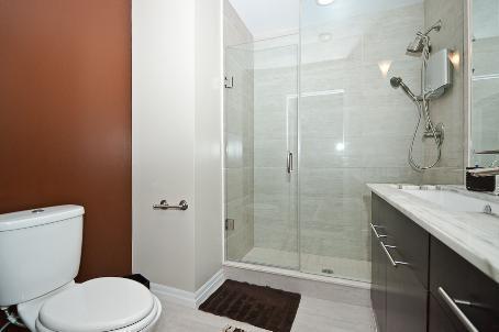 lph 1 - 225 Webb Dr, Condo with 2 bedrooms, 3 bathrooms and 2 parking in Mississauga ON | Image 6