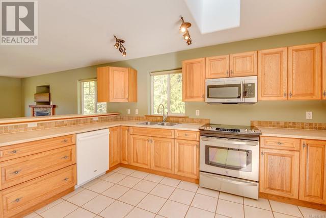 1865 St. Jacques Blvd, House detached with 4 bedrooms, 3 bathrooms and 1 parking in Ucluelet BC | Image 11