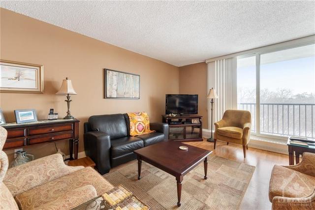 405 - 665 Bathgate Drive, Condo with 3 bedrooms, 2 bathrooms and 1 parking in Ottawa ON | Image 12