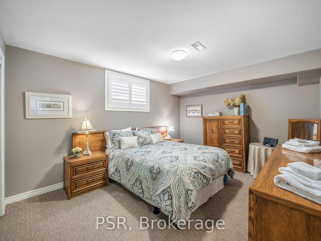 31 Stoneridge Cres, House attached with 4 bedrooms, 3 bathrooms and 6 parking in Niagara on the Lake ON | Image 16