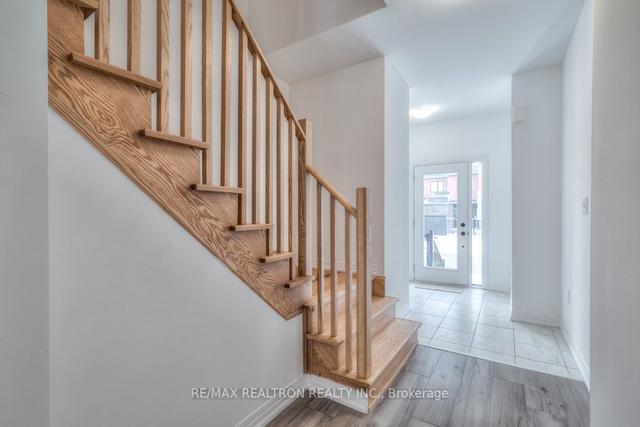 143 Gateland Dr, House attached with 3 bedrooms, 3 bathrooms and 3 parking in Barrie ON | Image 15