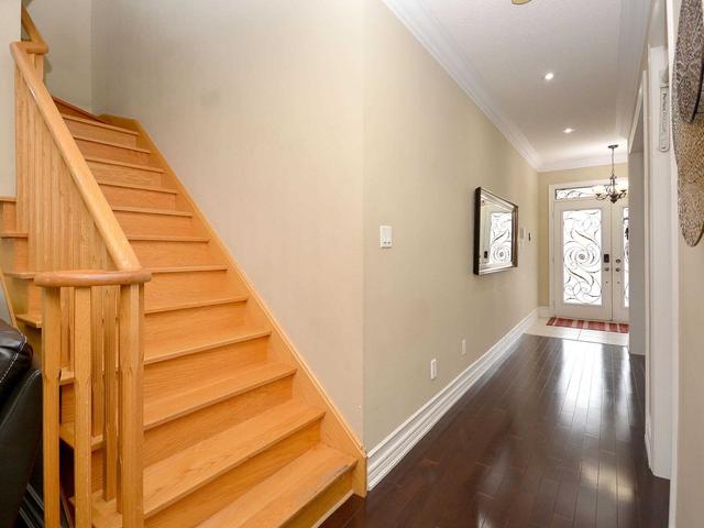 112 Stoneylake Ave, House detached with 3 bedrooms, 4 bathrooms and 6 parking in Brampton ON | Image 2
