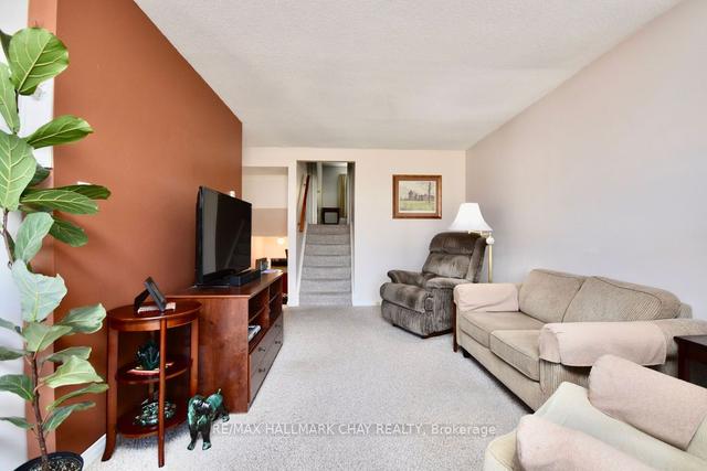 213 Cundles Rd W, House attached with 3 bedrooms, 2 bathrooms and 4 parking in Barrie ON | Image 32