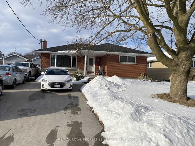 85 Parkway Cres, House detached with 3 bedrooms, 1 bathrooms and 4 parking in Clarington ON | Image 1