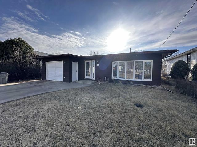 9514 101 St, House detached with 3 bedrooms, 2 bathrooms and null parking in Morinville AB | Image 3