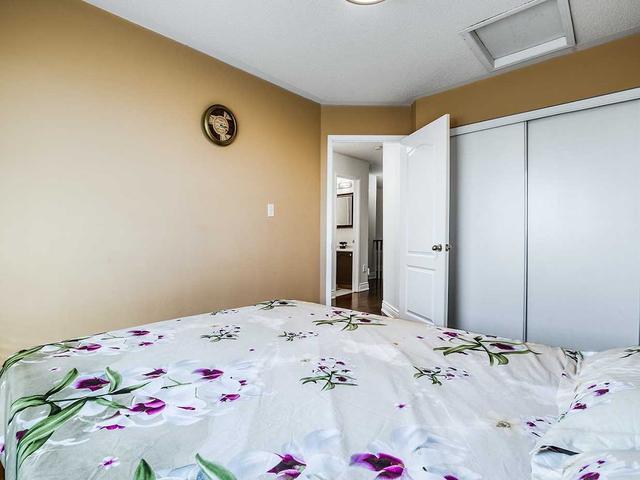 58 Dunlop Crt, House attached with 3 bedrooms, 3 bathrooms and 3 parking in Brampton ON | Image 25