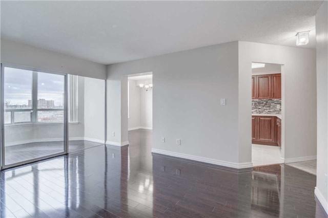 412 - 135 Hillcrest Ave, Condo with 2 bedrooms, 2 bathrooms and 1 parking in Mississauga ON | Image 3