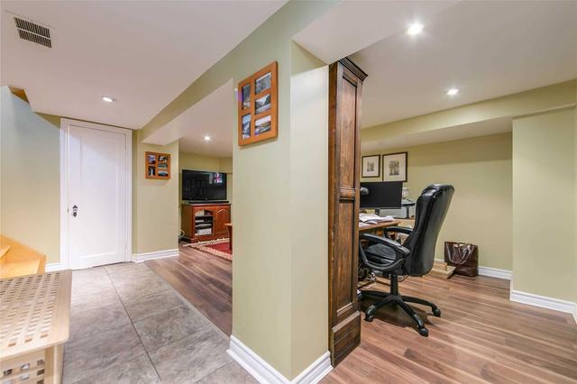 1187 Roselawn Ave, House detached with 2 bedrooms, 2 bathrooms and 8 parking in Toronto ON | Image 16
