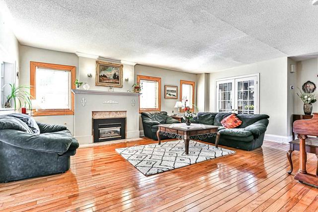 37 Connaught Ave, House detached with 3 bedrooms, 2 bathrooms and 3 parking in Toronto ON | Image 16