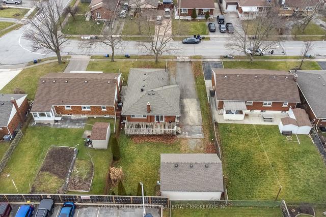 7156 Warden Ave E, House detached with 3 bedrooms, 1 bathrooms and 7 parking in Niagara Falls ON | Image 5