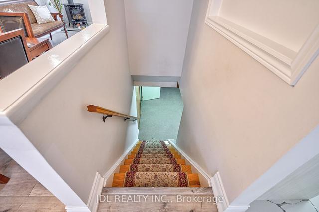 428 Henderson Rd, House detached with 3 bedrooms, 2 bathrooms and 5 parking in Burlington ON | Image 6