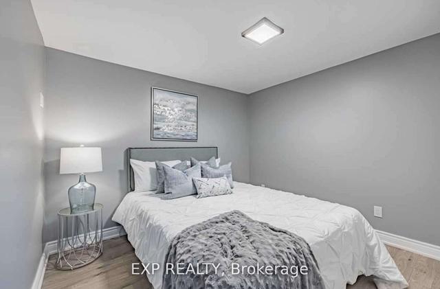 29 Bernice Cres, House detached with 4 bedrooms, 3 bathrooms and 3 parking in Toronto ON | Image 16
