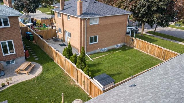 3525 Birchmeadow Cres, House semidetached with 4 bedrooms, 2 bathrooms and 3 parking in Mississauga ON | Image 25