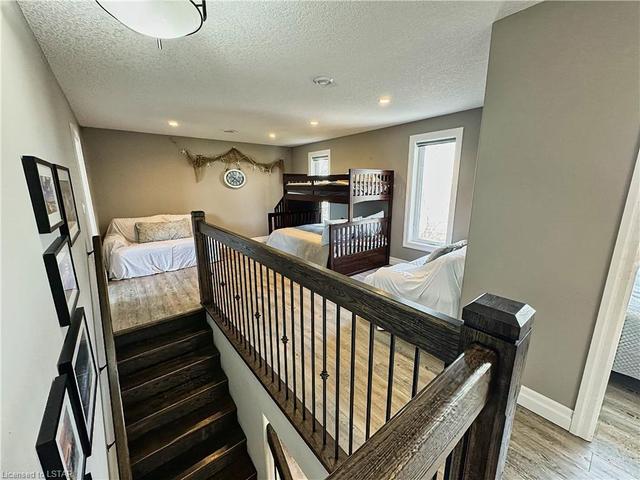 18574 Erie Shore Drive, House detached with 3 bedrooms, 2 bathrooms and 4 parking in Chatham Kent ON | Image 2