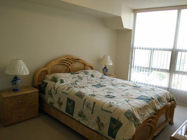 1002 - 1 Elm Dr, Condo with 2 bedrooms, 2 bathrooms and 1 parking in Mississauga ON | Image 7