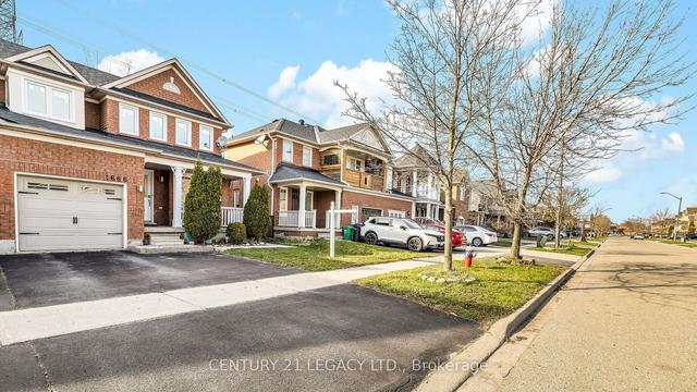 1686 Samuelson Circ, House semidetached with 3 bedrooms, 3 bathrooms and 4 parking in Mississauga ON | Image 12