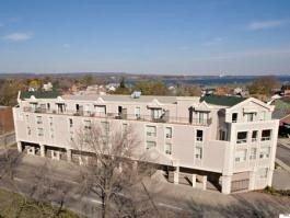 101 - 400 York Blvd, Condo with 2 bedrooms, 1 bathrooms and 1 parking in Hamilton ON | Image 1