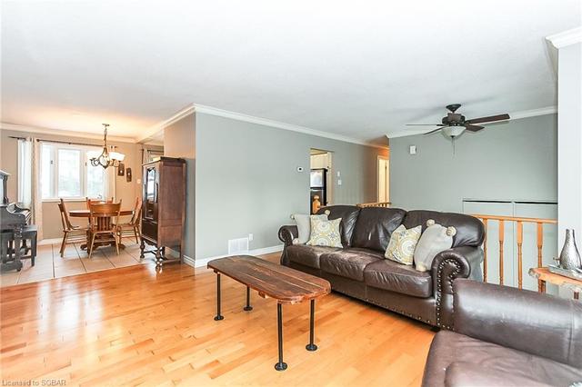 8 Islandview Crescent, House detached with 4 bedrooms, 2 bathrooms and 6 parking in Wasaga Beach ON | Image 7