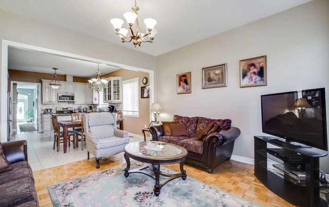 30 Reginald Lamb Cres, House detached with 3 bedrooms, 4 bathrooms and 4 parking in Markham ON | Image 3