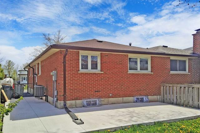 3317 Strabane Dr, House semidetached with 3 bedrooms, 4 bathrooms and 5 parking in Mississauga ON | Image 35