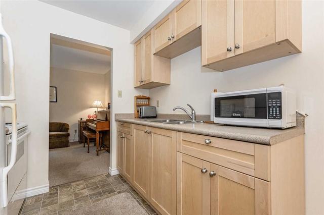 16 - 2 Worton Ave, Townhouse with 3 bedrooms, 2 bathrooms and 2 parking in Guelph ON | Image 30